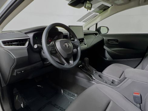 Used 2025 Toyota Corolla LE FWD image 30
