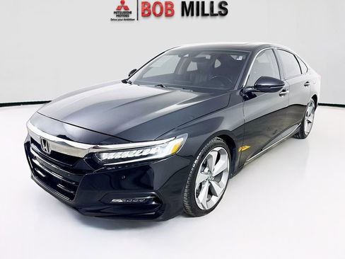 Used 2018 Honda Accord Touring image 3