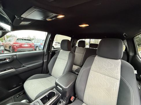 Used 2023 Toyota Tacoma TRD Sport image 12