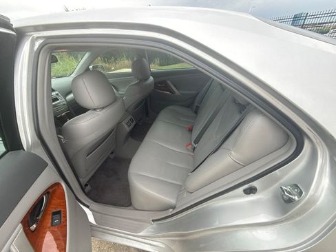 Used 2011 Toyota Camry XLE w/ XLE Extra-Value Pkg #2 FWD image 3