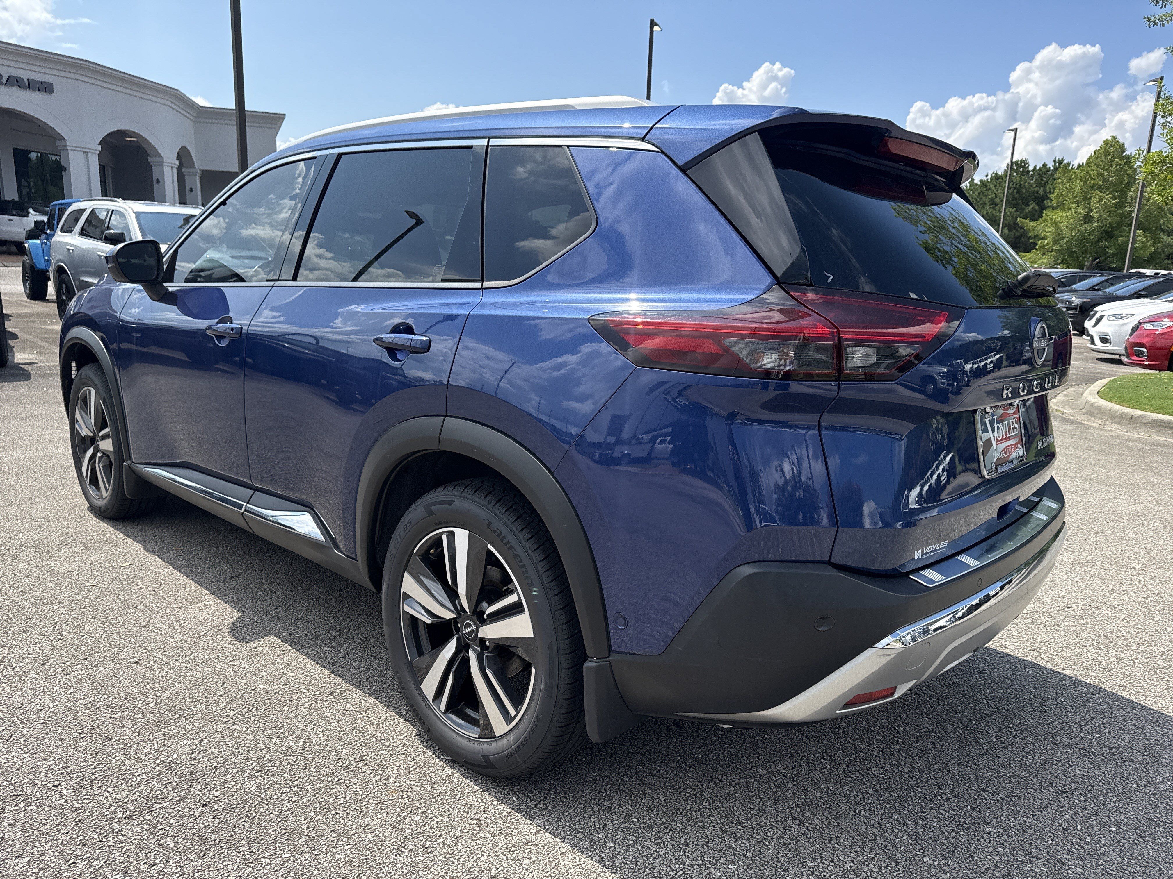 Used 2023 Nissan Rogue Platinum FWD image 5