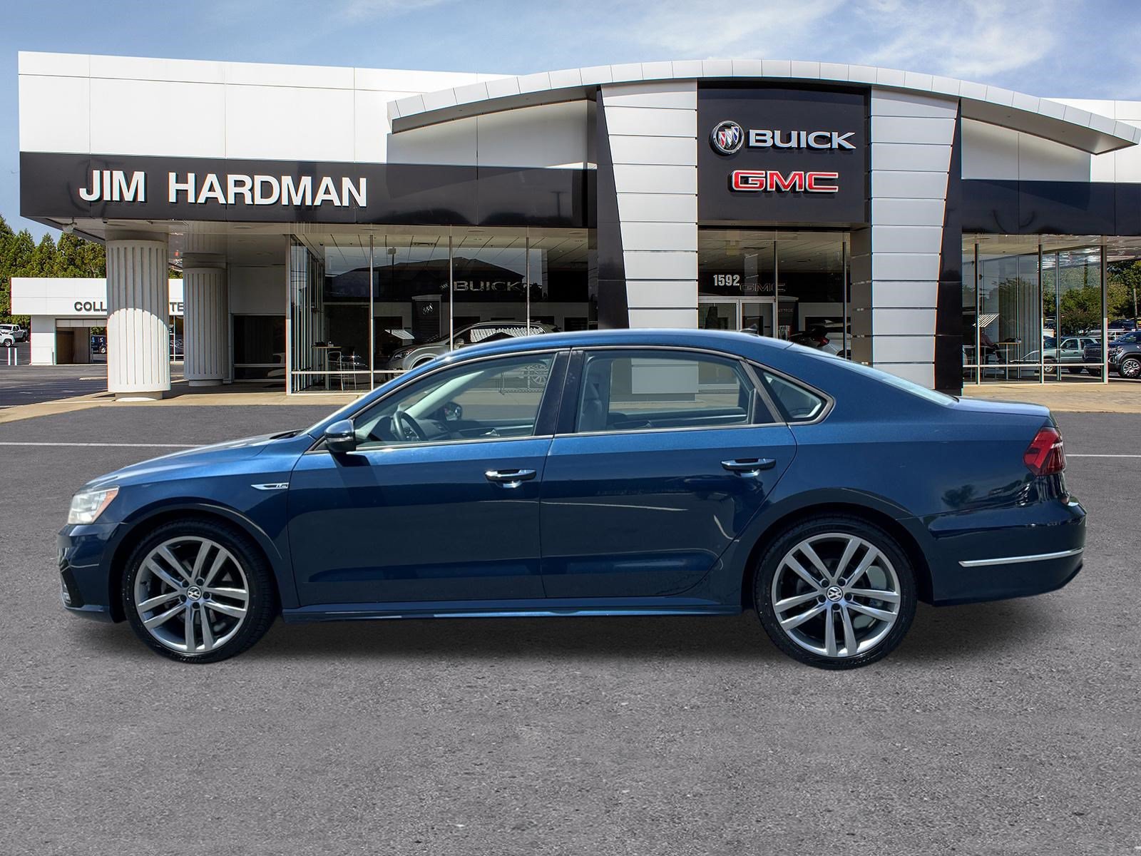 Used 2018 Volkswagen Passat 2.0T R-Line FWD image 4