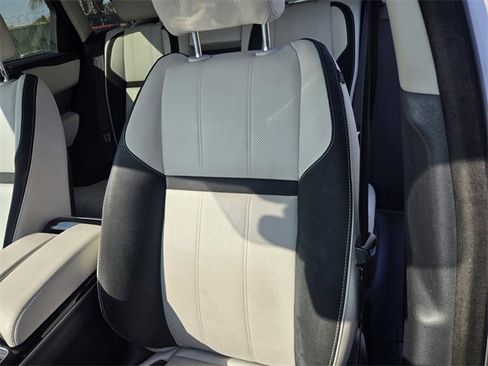 Used 2020 Land Rover Range Rover Velar S image 18