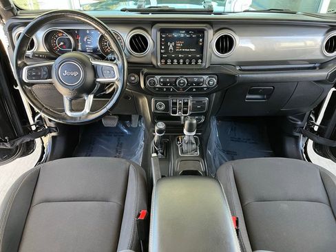 Used 2022 Jeep Wrangler Unlimited Sahara w/ Cold Weather Group image 9