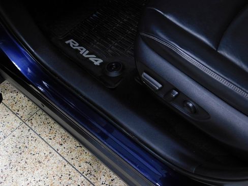 Used 2019 Toyota RAV4 XLE Premium image 26