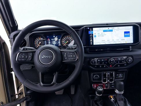 Used 2025 Jeep Gladiator Mojave w/ Convenience Group image 7