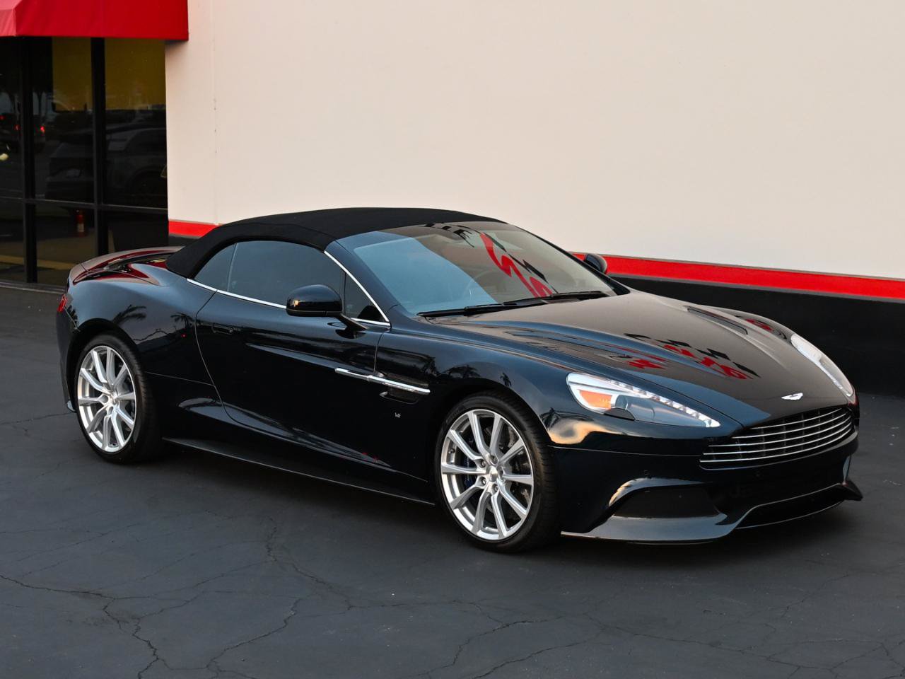 Used 2016 Aston Martin Vanquish Volante RWD image 2
