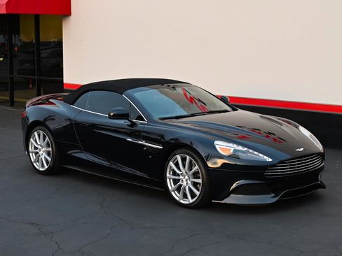 Used 2016 Aston Martin Vanquish Volante RWD image 2