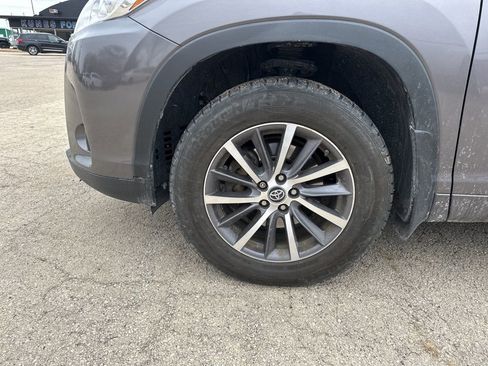 Used 2017 Toyota Highlander XLE image 21
