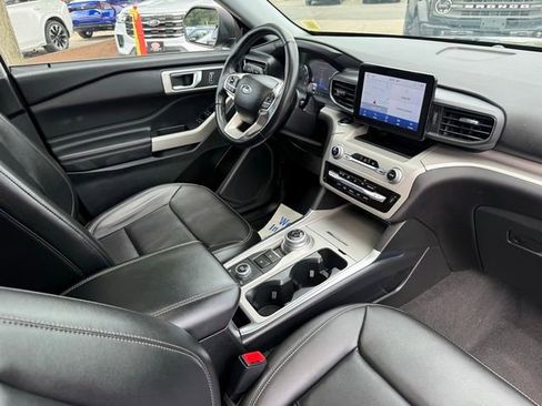 Used 2023 Ford Explorer XLT w/ Equipment Group 202A AWD/4WD image 29