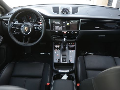 Certified 2026 Porsche Macan AWD/4WD image 12