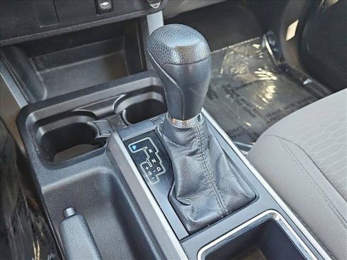 Used 2017 Toyota Tacoma SR5 AWD/4WD image 11