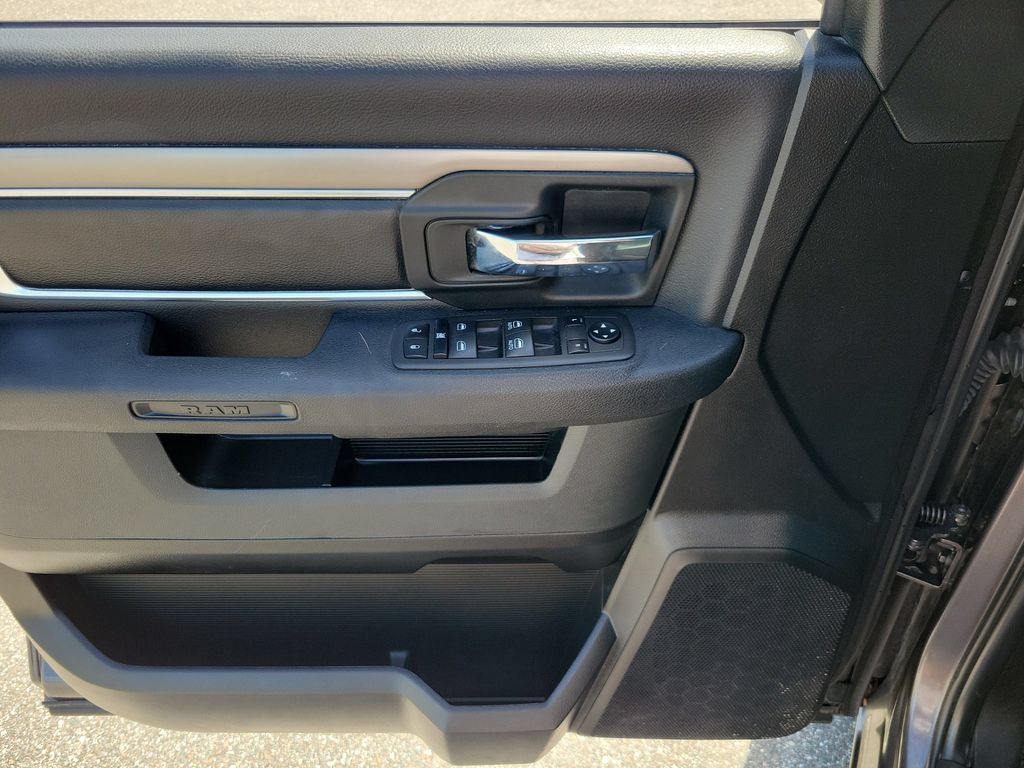 Used 2024 RAM 1500 Warlock RWD image 11