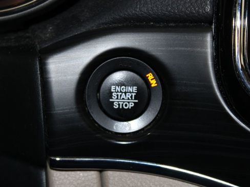 Used 2020 Jeep Grand Cherokee Limited w/ Luxury Group II image 38