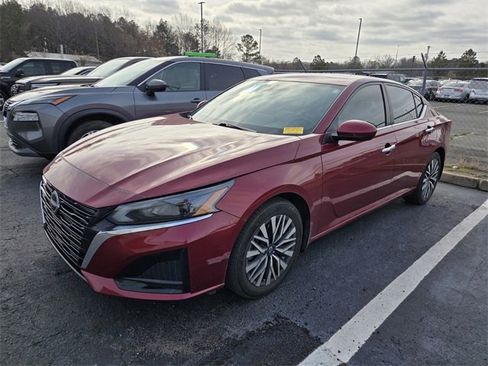 Certified 2024 Nissan Altima 2.5 SV w/ SV Premium Package image 10