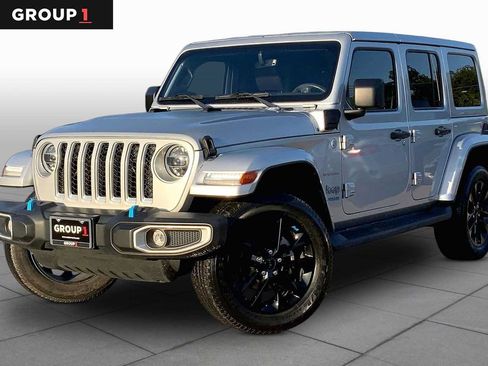 Used 2022 Jeep Wrangler Unlimited Sahara w/ Cold Weather Group AWD/4WD image 1