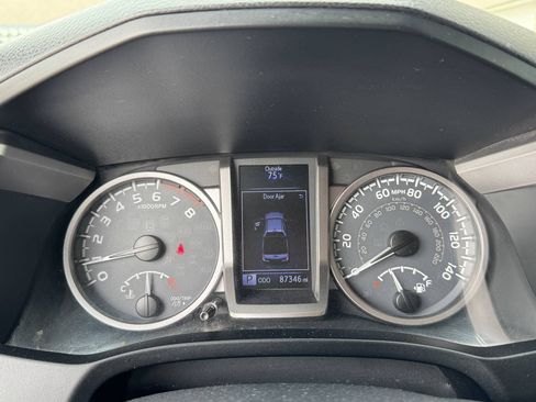 Used 2017 Toyota Tacoma Limited w/ Tow Package AWD/4WD image 21