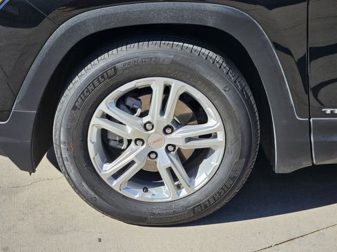 Used 2022 GMC Terrain SLE w/ Driver Convenience Package image 10