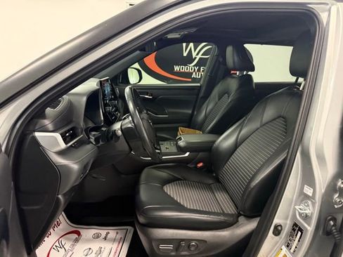 Used 2022 Toyota Highlander XSE image 12