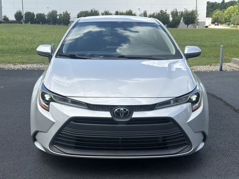 Used 2023 Toyota Corolla LE FWD image 3