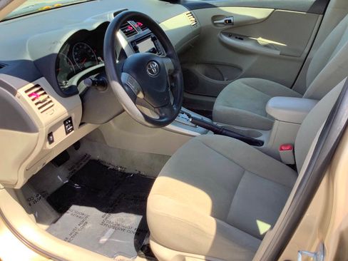 Used 2013 Toyota Corolla LE FWD image 25