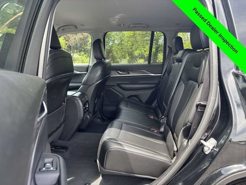 Used 2023 Jeep Grand Cherokee Limited w/ Black Appearance Package AWD/4WD image 23