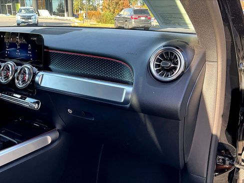 Certified 2024 Mercedes-Benz GLB 250 image 18