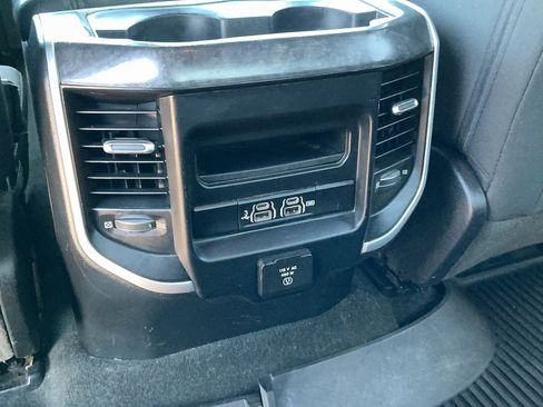Used 2020 RAM 1500 Big Horn AWD/4WD image 10