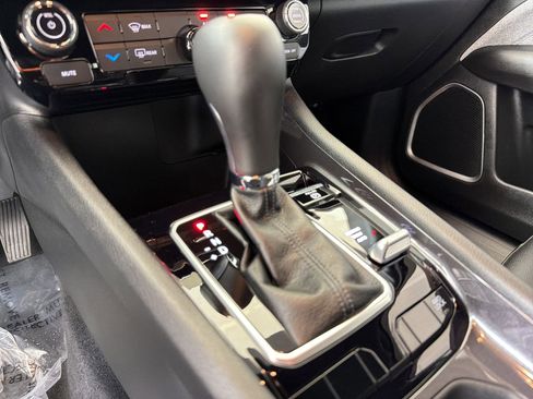 Used 2024 Jeep Compass Latitude image 16