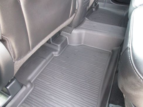 Used 2024 Ford Explorer XLT w/ Equipment Group 202A AWD/4WD image 39
