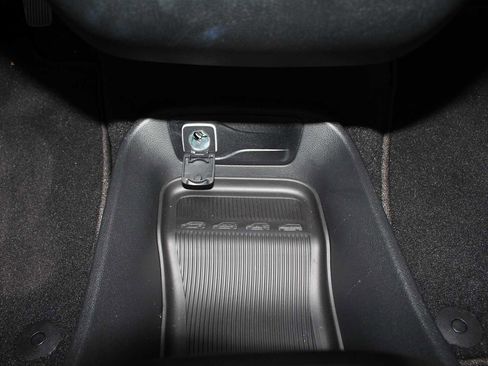 New 2025 Chrysler Pacifica Select AWD/4WD image 39