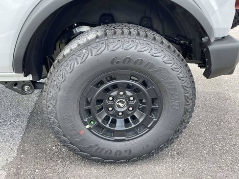 New 2026 Ford Bronco 4-Door w/ Sasquatch Package AWD/4WD image 2
