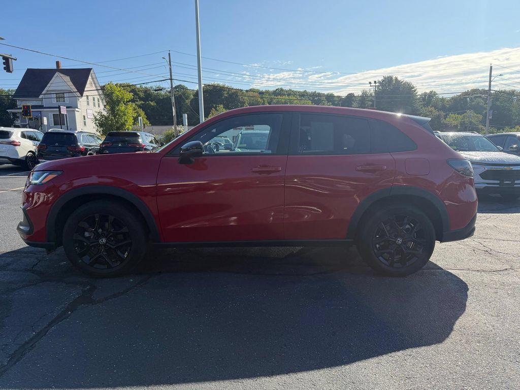 Used 2024 Honda HR-V Sport image 2