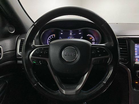 Used 2020 Jeep Grand Cherokee Laredo image 17