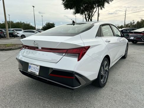 New 2025 Hyundai Elantra Limited image 3