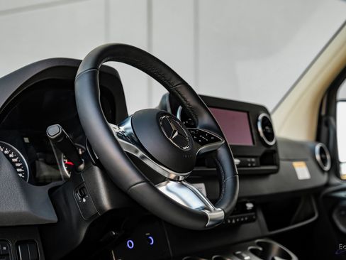 Used 2025 Mercedes-Benz Sprinter 3500 image 38