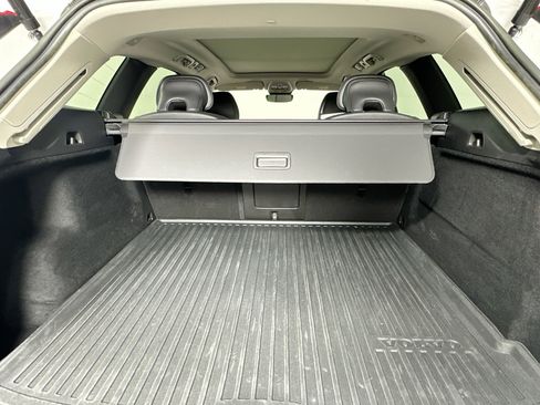 Used 2022 Volvo XC60 B5 Momentum w/ Protection Package Premier image 24