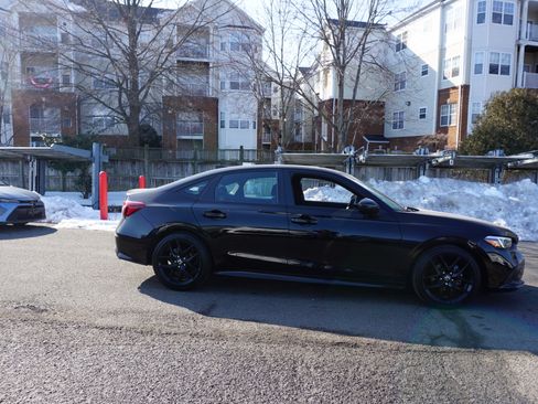 Used 2023 Honda Civic Sport image 3