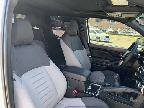 Used 2024 Toyota Tacoma TRD Sport w/ TRD Sport Upgrade Package image 19