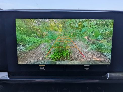 Used 2024 Chevrolet Silverado 2500 LT w/ Convenience Package AWD/4WD image 3