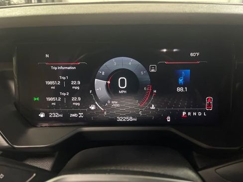 Used 2024 GMC Acadia Elevation image 17