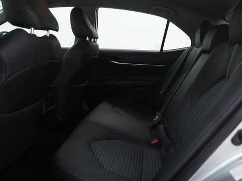 Used 2018 Toyota Camry SE image 14