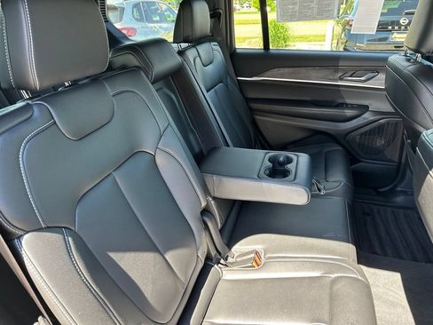 Used 2025 Jeep Grand Cherokee L Limited AWD/4WD image 21