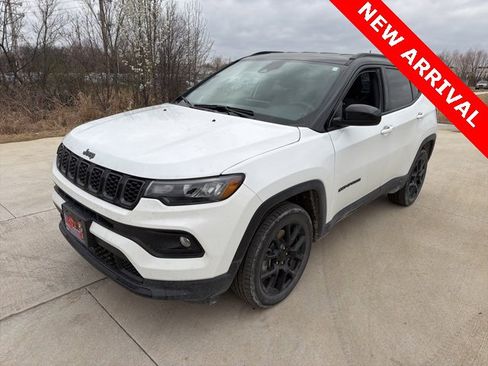 Used 2024 Jeep Compass Latitude w/ Convenience Group image 8