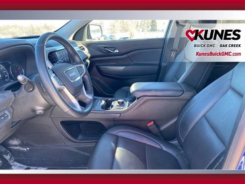 Used 2023 GMC Acadia SLT w/ Elevation Edition image 9