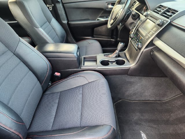Used 2016 Toyota Camry SE FWD image 15