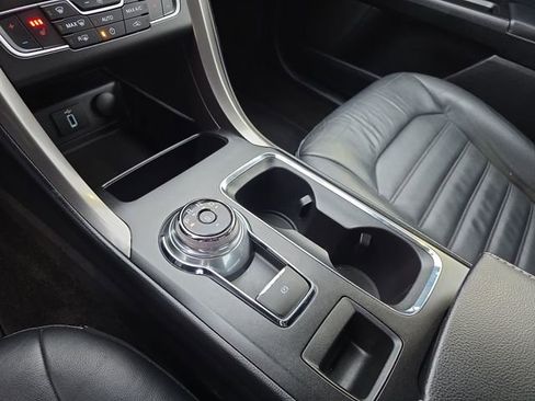 Used 2017 Ford Fusion SE w/ Equipment Group 202A image 24