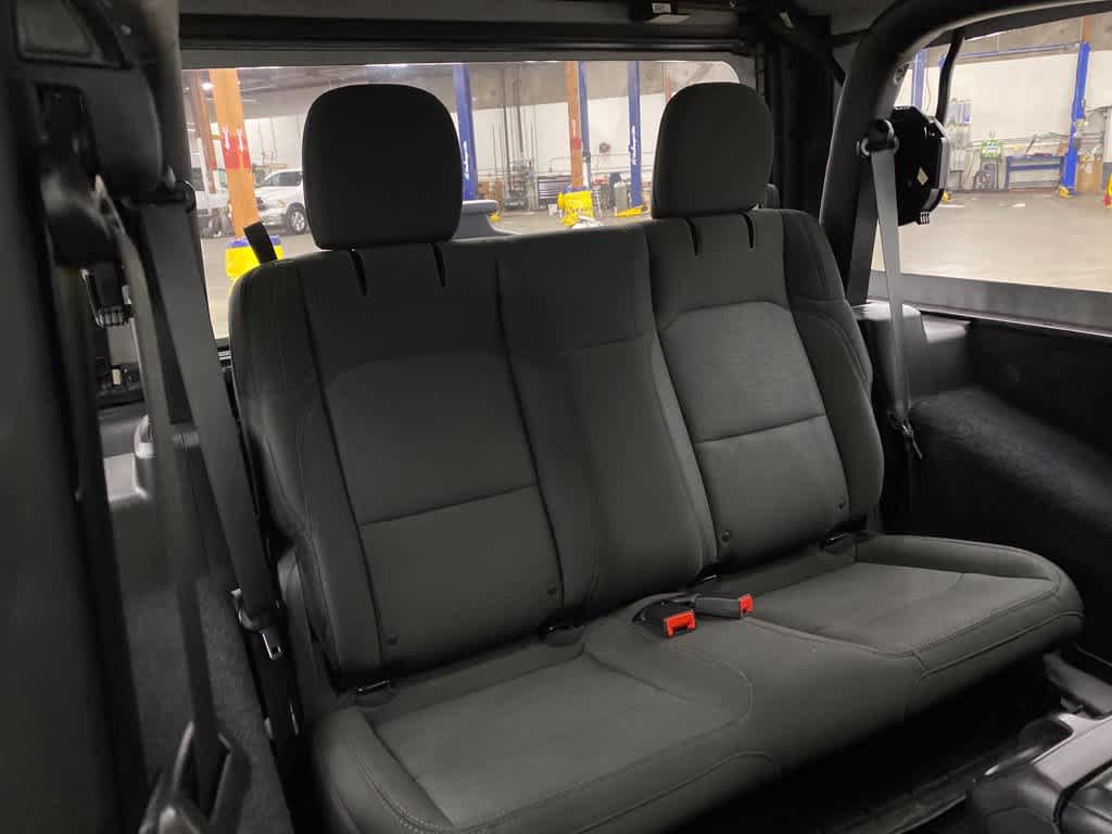 Used 2018 Jeep Wrangler Sport AWD/4WD image 14