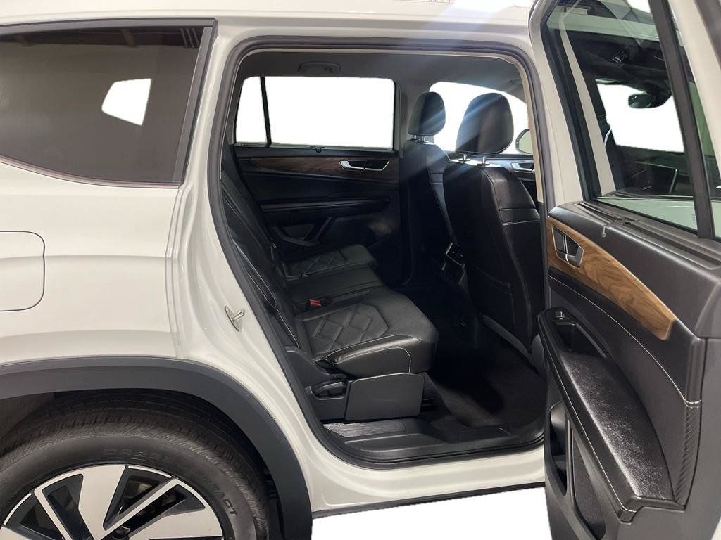 Used 2025 Volkswagen Atlas SE AWD/4WD image 25