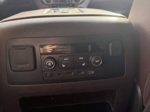 Used 2019 Chevrolet Suburban Premier image 14